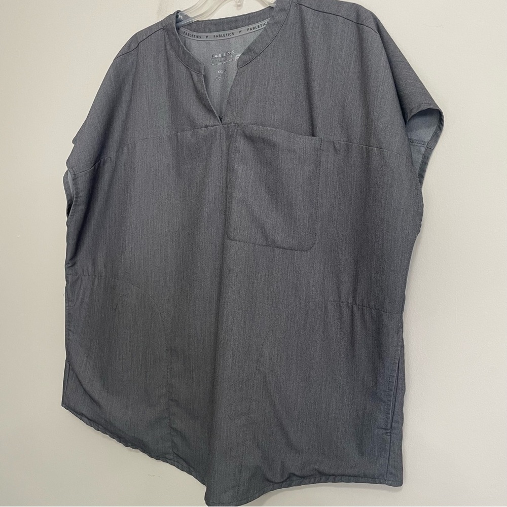 Fabletics Charcoal Gray Sleeveless Top Scrubs‎ ~ Size XXL ~ Healthcare